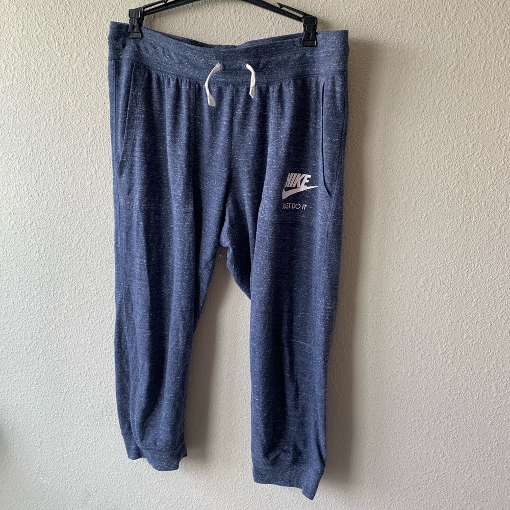 Navy blue Nike sweatpants (joggers)